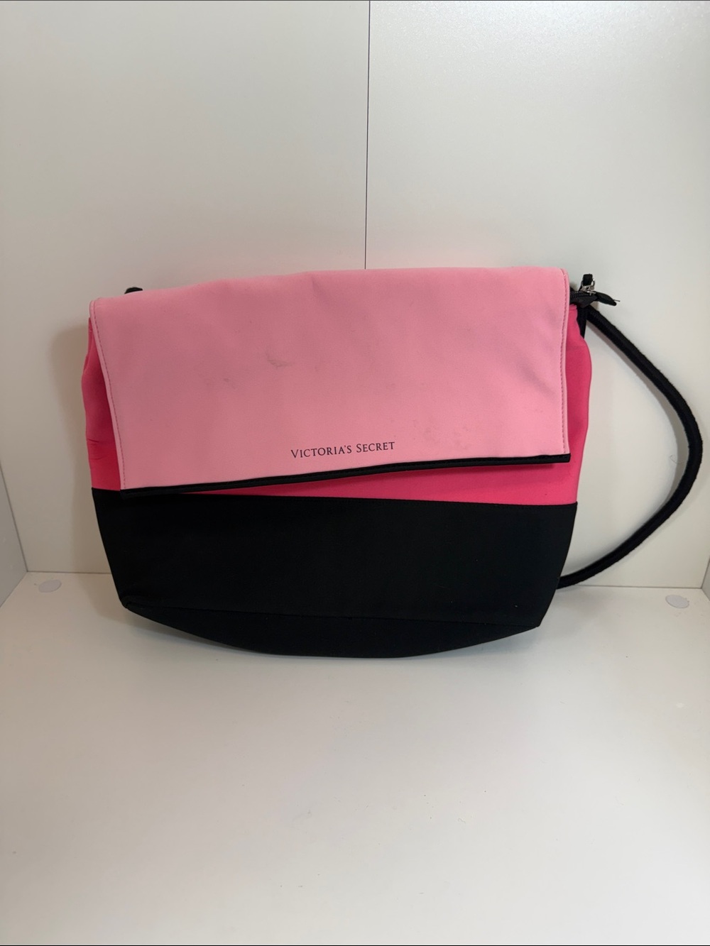 Victoria's Secret Vintage Cooler Bag in Pink and Black Colorblock